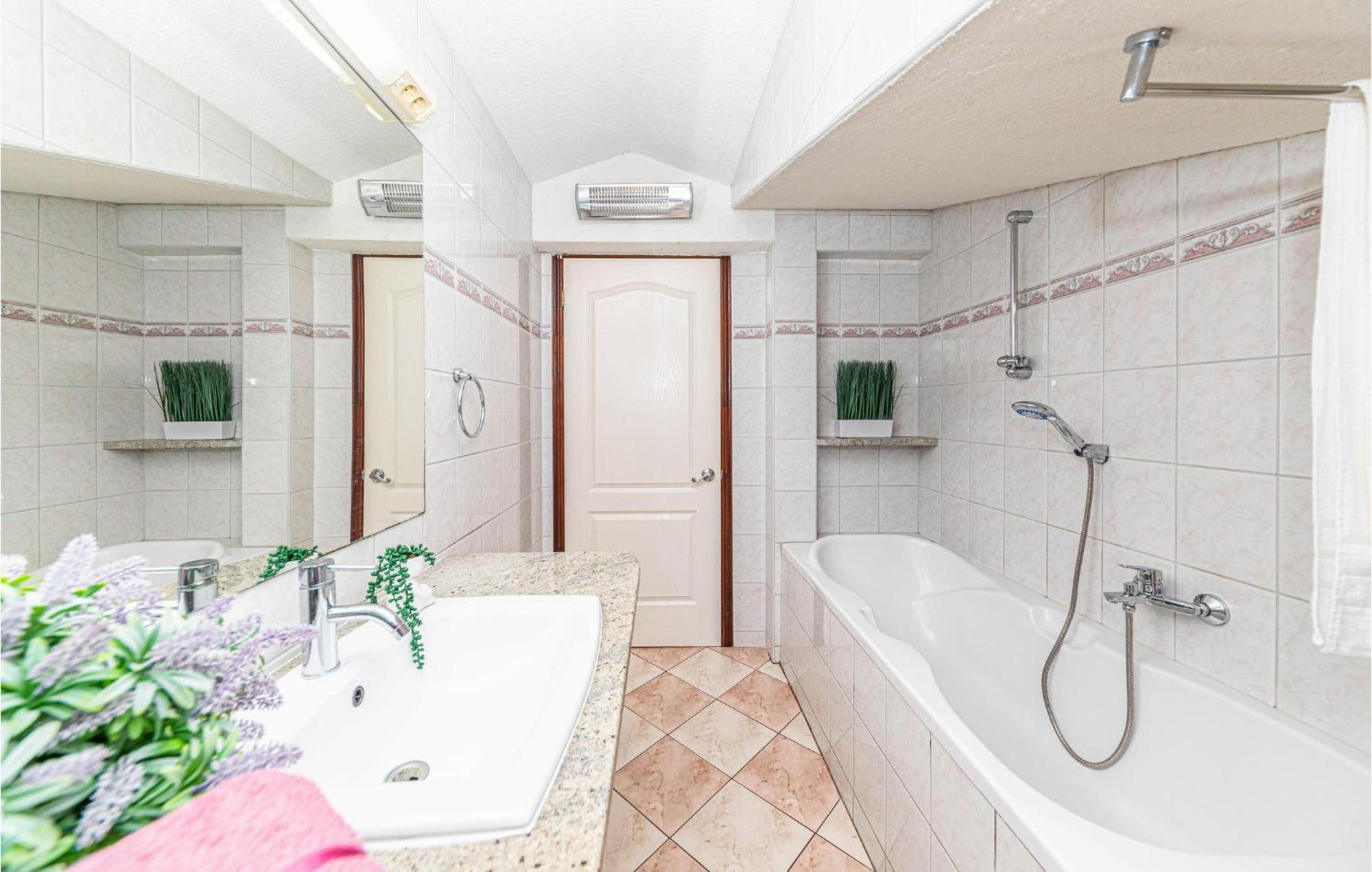 Kaštela Nice Apartment In Kastel Stafilic With Sauna מראה חיצוני תמונה